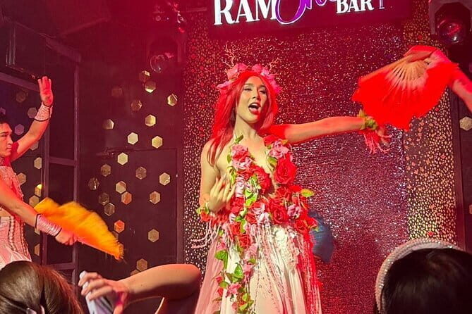 Chiang Mai: Ladyboy Cabaret – Stories, Dinner and Sparkle - Stop 2: Ram Show Bar cabaret with a drink and room to mingle