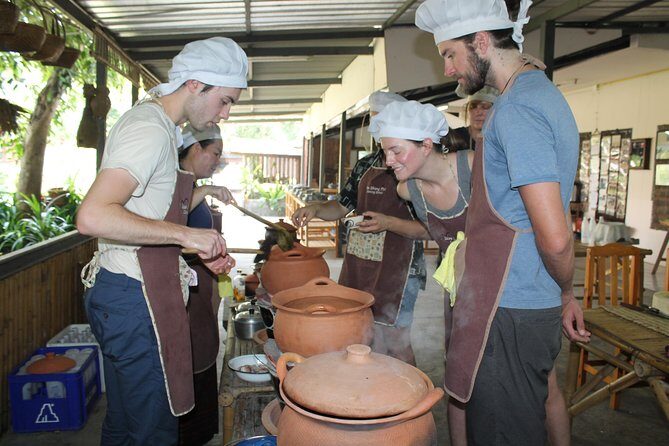 Chiang Mai Lanna Northern Thai Cooking Experience with Locals - Lunch or Dinner: The Countryside Meal Setting