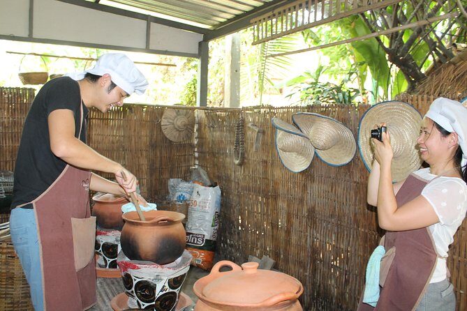 Chiang Mai Lanna Northern Thai Cooking Experience with Locals - The Local Market and Organic Garden Stop (Where Flavor Starts)