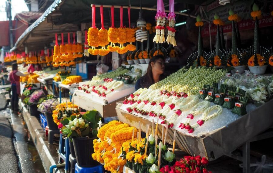Chiang Mai: Local Food and Markets Guided Walking Tour - Chiang Mai street food in 150 minutes: what you really get