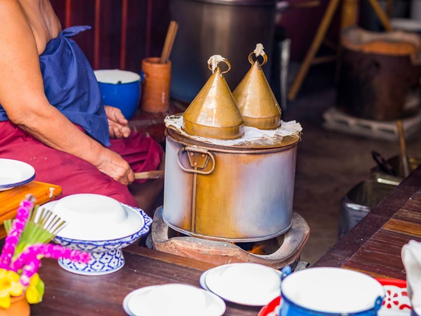 Chiang Mai: Local Food and Markets Guided Walking Tour - Warorot Market: the big decision-maker stall-hopping game