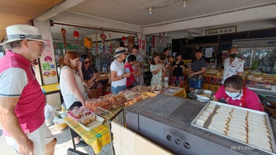 Chiang Mai: Local Food and Markets Guided Walking Tour - Thana Ocha and Hakka-style noodles: the filling finale