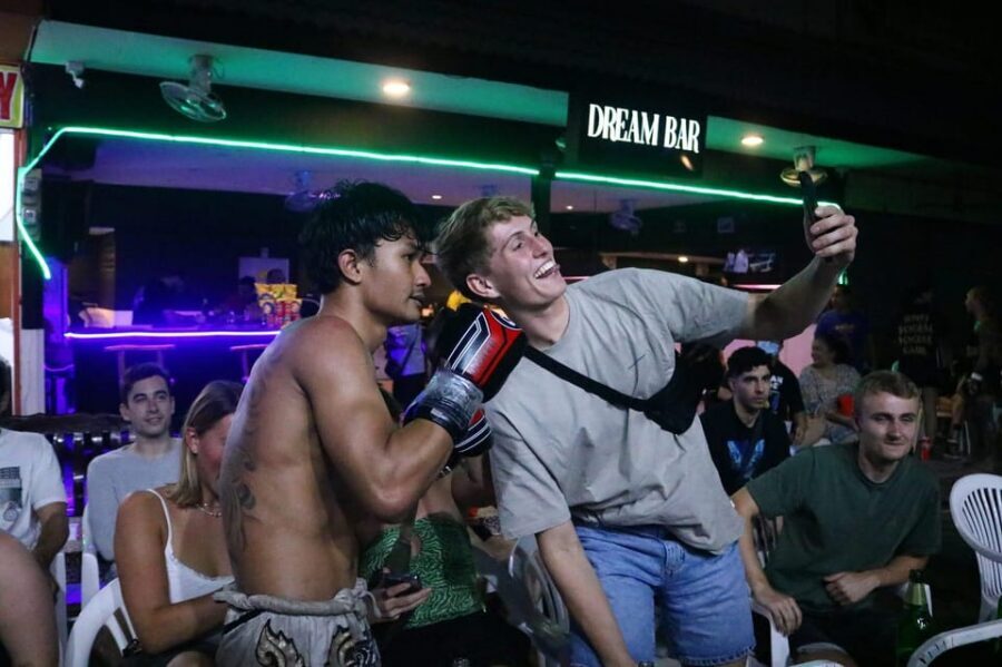 Chiang Mai: Loi kroh Muay Thai Boxing Stadium - Wai Kru Ram Muay: the tradition before the fists fly