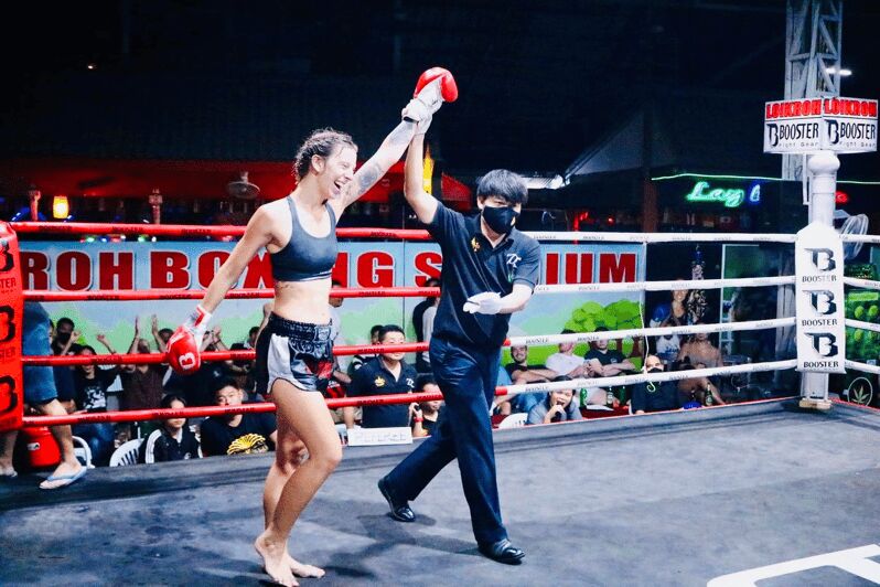 Chiang Mai: Loi kroh Muay Thai Boxing Stadium - VIP seating and your ticket pickup at the counter