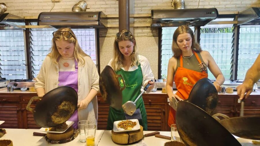 Chiang Mai: Morning Cooking Class with Market Visit - Organic garden and farm picking: where ingredients get personal