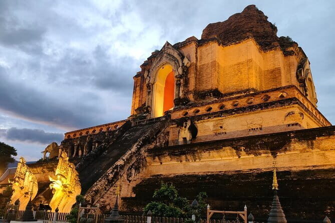 Chiang Mai Old City & Temples 3 hour Twilight Walking Tour - Key things to know before you go