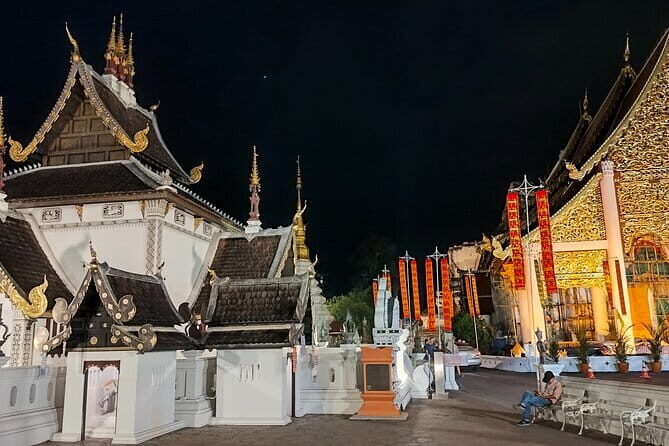 Chiang Mai Old City & Temples 3 hour Twilight Walking Tour - Why Chiang Mai’s twilight works so well for temples