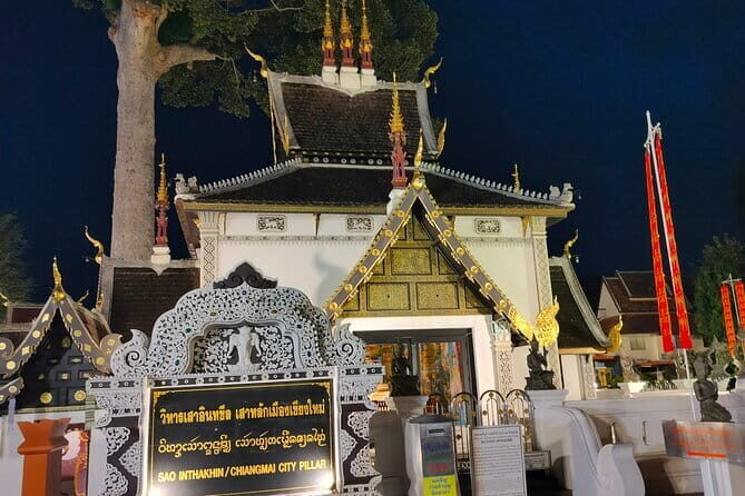 Chiang Mai Old City & Temples 3 hour Twilight Walking Tour - Meeting point and timing: arriving smoothly for a 5:00 pm start