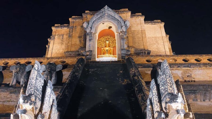Chiang Mai Old City Twilight Walk Tour: Lanna Majestic Glow - Why this twilight temple walk works in Chiang Mai Old City