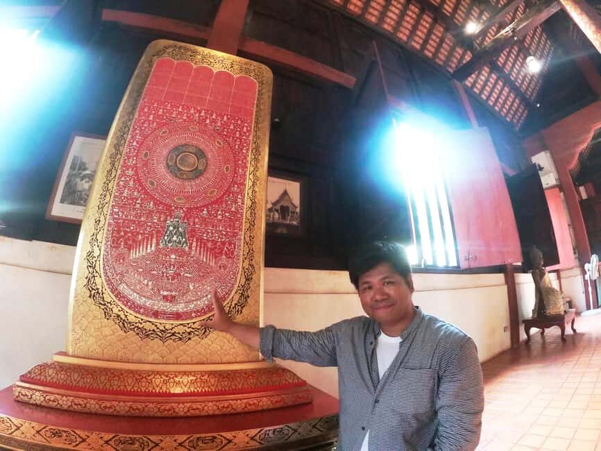Chiang Mai Old City Twilight Walk Tour: Lanna Majestic Glow - Starting at Wat Phra Singh Woramahawihan: the golden Wihan Lai Kham