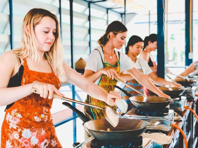 Chiang Mai Organic Thai Cooking Experience - Group size, language, and comfort level in this class
