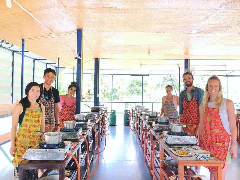 Chiang Mai Organic Thai Cooking Experience - Market pickup and your first stop: choosing ingredients like a cook