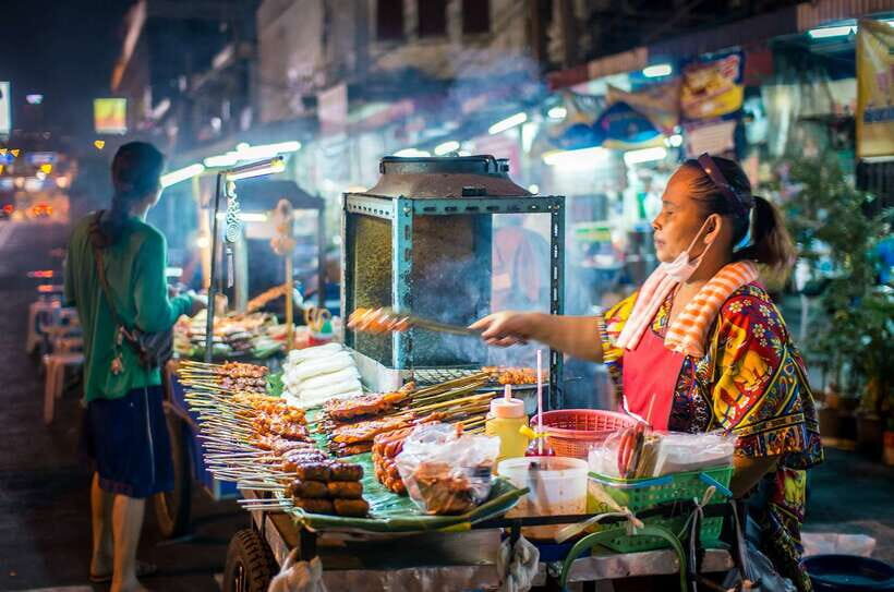 Chiang Mai: Private Historic Old City Bike Tour - Night - The Three Kings Monument Area: Where Stories Land in One Place