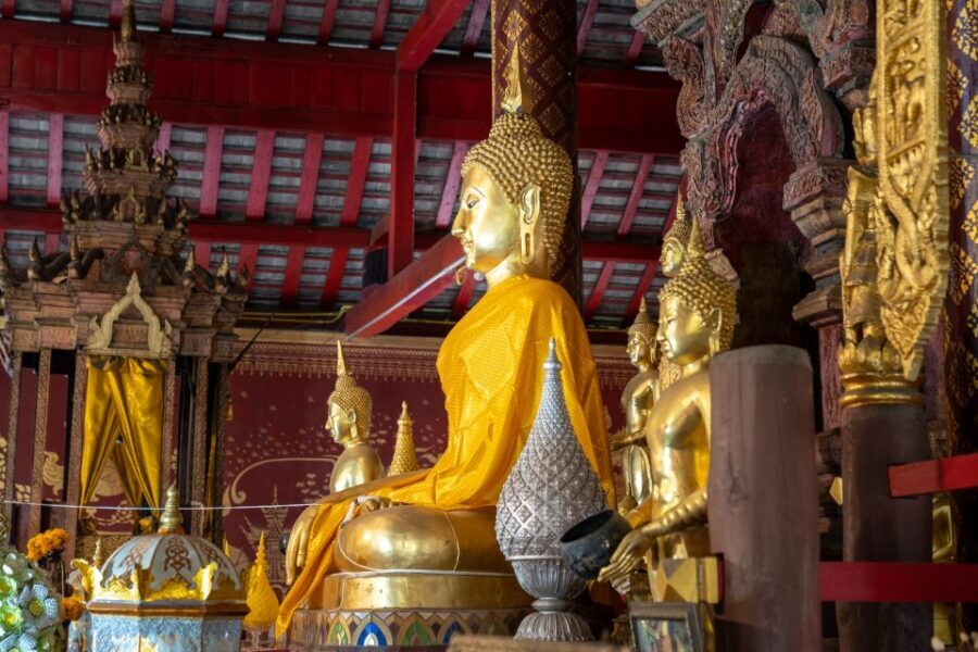 Chiang Mai: Private Historic Old City Bike Tour - Night - Wat Lok Molee (and Wat Chiang Man): Two Old City Temple Styles