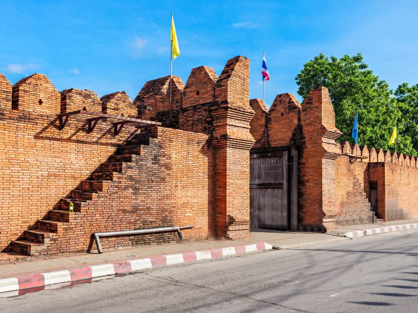 Chiang Mai: Private Tuk Tuk Tour of City Temples With Pickup - Wat Chedi Luang: the Big Stupa and the Emerald Buddha link