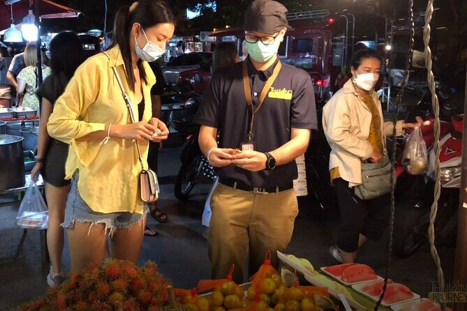 Chiang Mai Street Food Tour by Tuk Tuk with Pick Up - Wat Chedi Luang Varavihara: big temple energy with tickets included