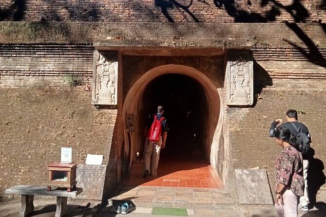 Chiang Mai Sunset Point, Wat Pha Lat, Wat Doi Suthep, Wat Umong - Pickup, private air-conditioned car, and the comfort factor