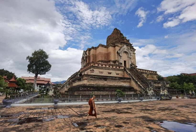 Chiang Mai: Temple And City Walking Tour Part I - Wat Pan Tao: a short walk with murals you can finally read