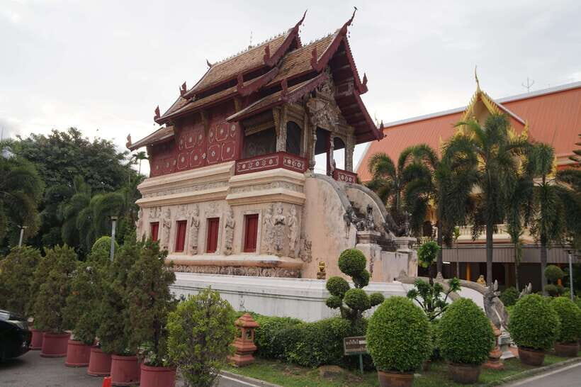 Chiang Mai: Temple And City Walking Tour Part I - Wat Phra Singh: the Lion Buddha monastery and the Phra Singh statue