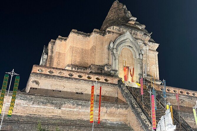 Chiang Mai Temples and Market Tuk-Tuk Evening Night Tour - Tuk-tuk after sunset: why this Chiang Mai night temple plan feels easier