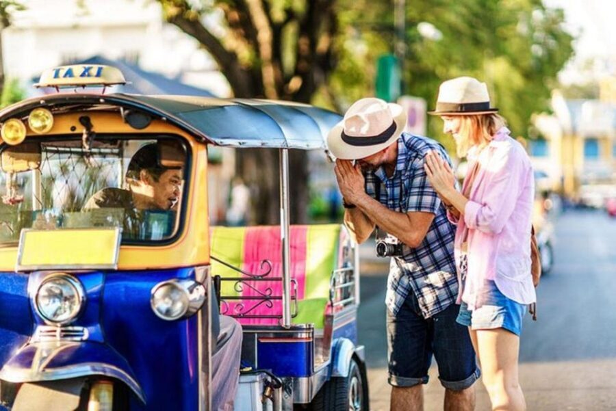 Chiang Mai: Temples and Street Food Night Tour by Tuk Tuk - Night Tuk Tuk Pickup: The 2-Hour Pace and How It Works