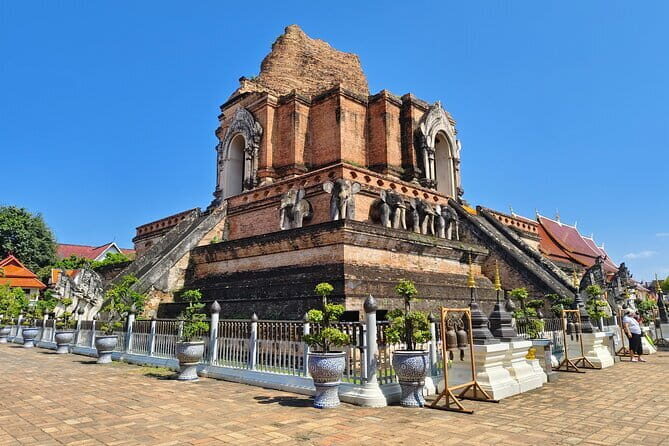 Chiang Mai Temples Visit Walking Tour with Ex-Monk Guide Part 1 - Wat Chedi Luang: the largest stupa in Chiang Mai and the Lanna details up close