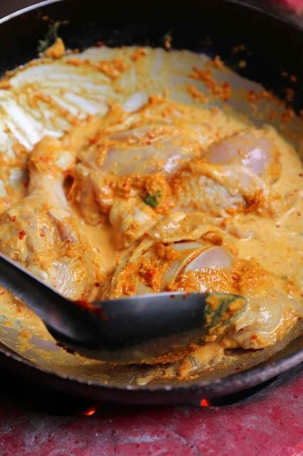 Chiang Mai : Traditional Northern Cooking Class - Homemade chili sauce: make the heat, then learn the balance