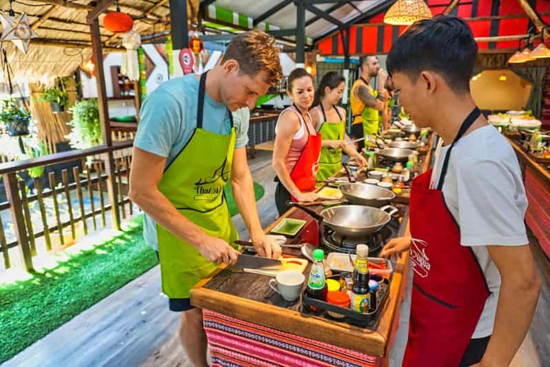 Chiang Mai: Traditional Thai-Akha Cooking Class& Market Tour - Market tour: learning why Northern ingredients taste different