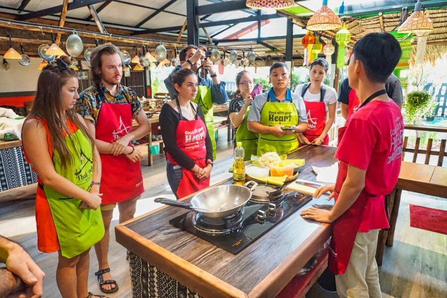 Chiang Mai: Traditional Thai-Akha Cooking Class& Market Tour - Spice level and pacing: how to get the heat right