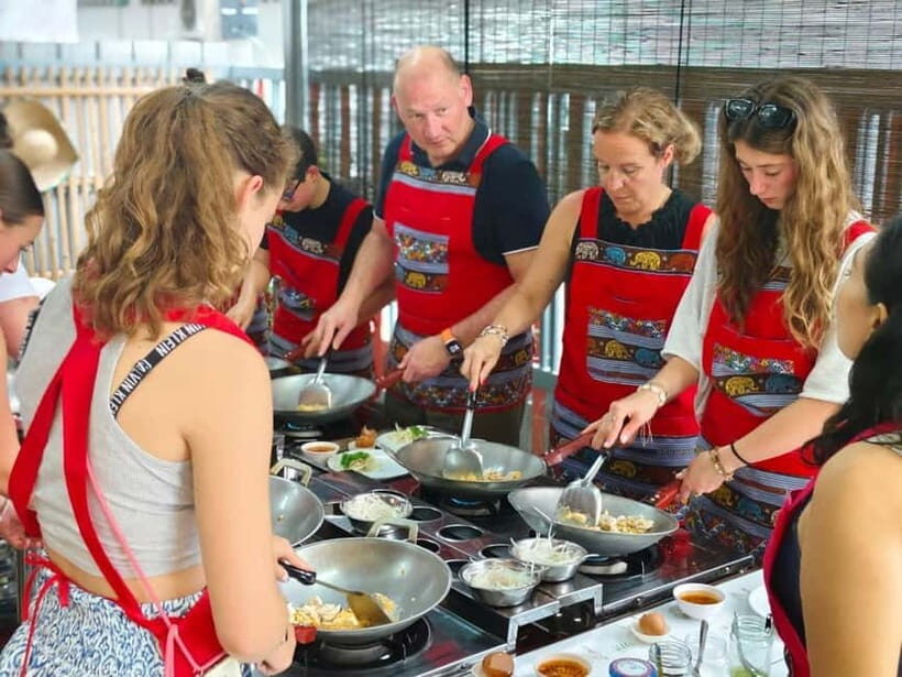 Chiang Mai: Traditional Thai Cooking Class with Market Tour - English Instruction and Instructor Energy