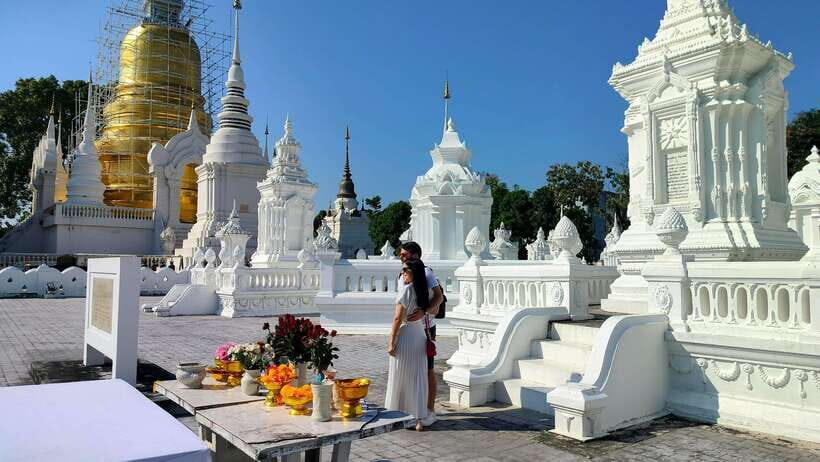 Chiang Mai: Tuk-Tuk Evening Tour with Temples & Street Foods - Key Things That Make This Tour Worth Your Time