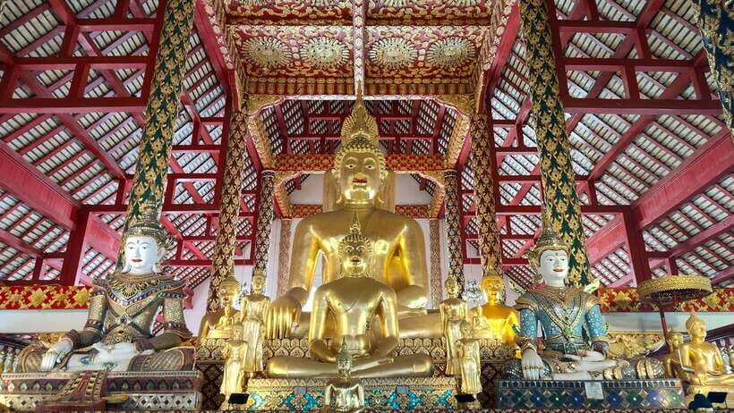 Chiang Mai: Tuk-Tuk Evening Tour with Temples & Street Foods - GSTC-Certified and Low-Impact: Carbon Offsets and Water