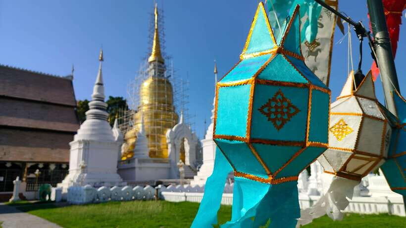 Chiang Mai: Tuk-Tuk Evening Tour with Temples & Street Foods - Wat Lok Moli: Teakwood Pavilion, Lanna Style, and Royal Ashes