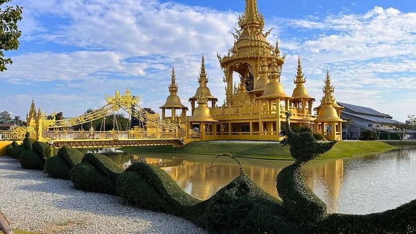 Chiang Mai: White and Blue Temples and Lalita Cafe - Long Neck Karen village: choose Option A or accept the wait (and plan your vibe)