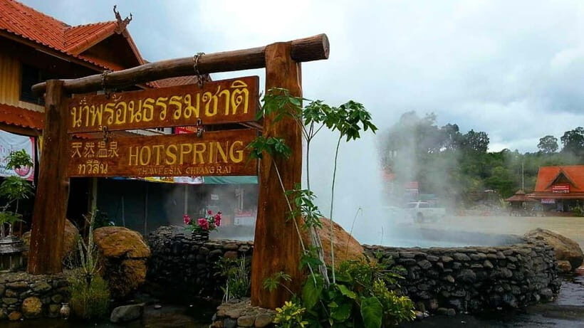 Chiang Mai: White and Blue Temples and Lalita Cafe - Lunch at a local restaurant: the built-in reset you’ll be thankful for