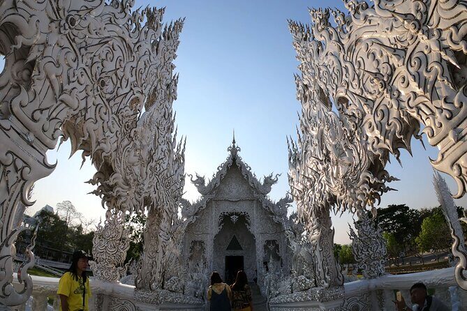 Chiang Rai and White Temple Private All-Inclusive Day-Tour - Wat Rong Khun, the White Temple: how to see it properly