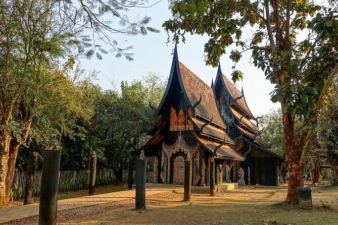 Chiang Rai Famed Temples and Golden Triangle Tour from Chiang Mai - Wat Rong Suea Ten (Blue Temple): cool colors, careful carving, and short visit time