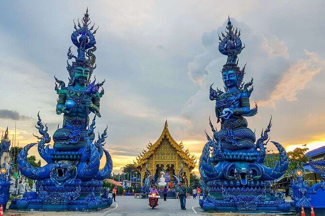 Chiang Rai Famed Temples and Golden Triangle Tour from Chiang Mai - Karen Long Neck Village: what you’ll actually get in 30 minutes
