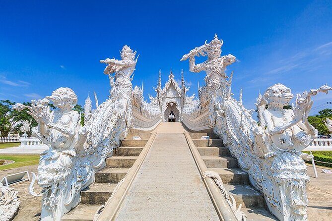 Chiang Rai Temples Private Tour from Chiang Mai - All Inclusive - Chiang Rai lunch break: a breather that keeps the day on track
