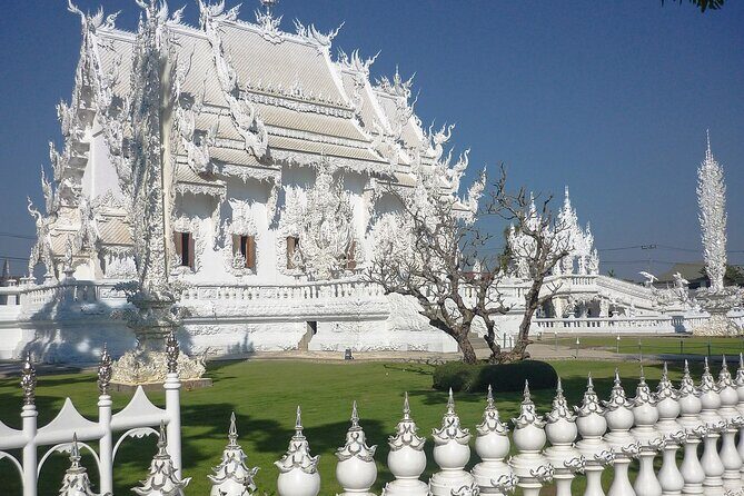 Chiang Rai Tour: Hot Spring,White Temple, Golden Triangle, Yao - Wat Rong Khun (White Temple): more than white walls and photos