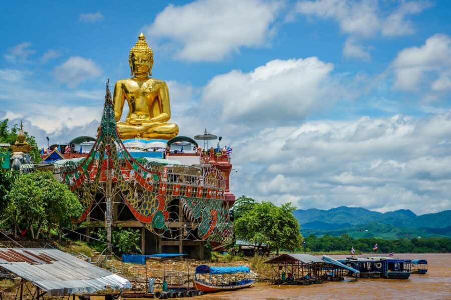 Chiang Rai White Temple and Blue Temple Day Tour - Who this Chiang Rai temple day trip is best for