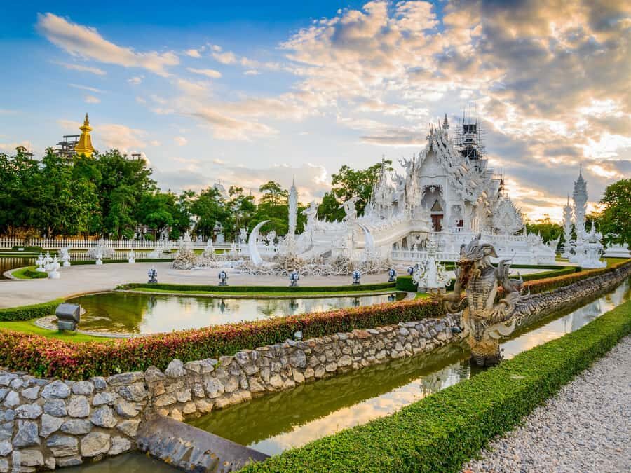 Chiang Rai White Temple and Blue Temple Day Tour - Timing, comfort, and what to pack for a 9–12 hour temple day
