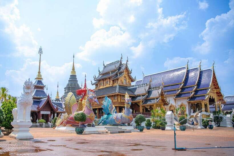 Chiangma: Wat ban den, Blue Temple & Sticky Waterfall. - A short 4-hour loop from Chiang Mai