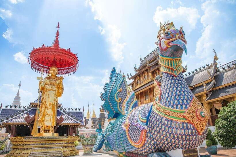 Chiangma: Wat ban den, Blue Temple & Sticky Waterfall. - Bua Thong Sticky Waterfall: limestone climbing with guide help