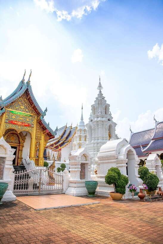 Chiangma: Wat ban den, Blue Temple & Sticky Waterfall. - Wat Ban Den in Mae Taeng: zodiac pagodas and Lanna detail
