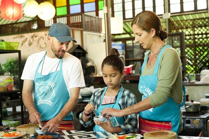 Cooking Class with Organic Farm in Chiang Mai at Mama Noi - Food, atmosphere, and what to bring