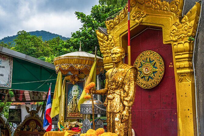 Doi Suthep and Wat Pha Lat Sunrise Private Tour – Half Day - Stop 3: Wat Pha Lat, a calmer break in the greenery