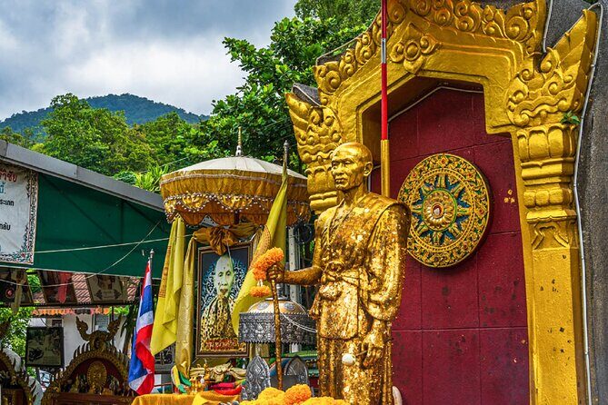 Doi Suthep and Wat Pha Lat Sunrise Tour (Small Group Only) - Stop 4: Wat Umong’s tunnels and 700-year-old atmosphere
