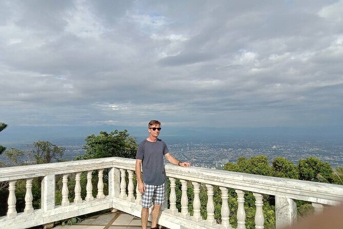 Doi Suthep Temple Tour by Local Red Car 3 Hour Adventure - Timing, rain, and staying comfortable on the mountain