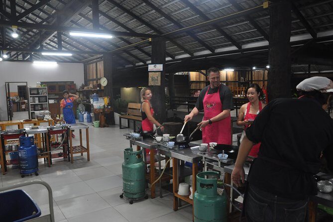Evening Cooking Class in Organic Farm with Local Market Tour - Organic Farm Time: Picking Ingredients That Actually Matter